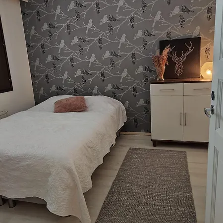 Rauhallinen Metsaen Puoleinen Rivitaloasunto Ja Sauna *